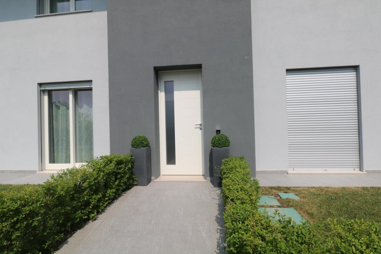 Marali Lake Apartments Di Enrica Bianchera Дезенцано-дель-Гарда Экстерьер фото