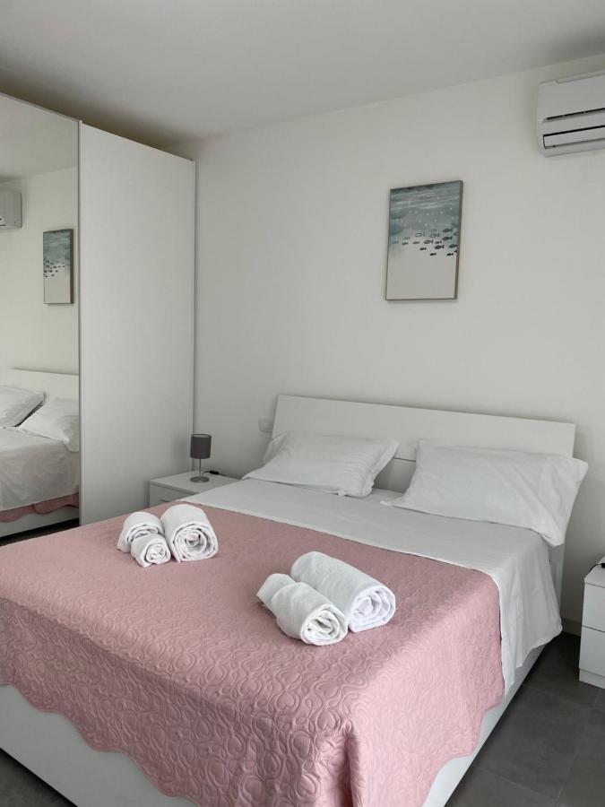 Marali Lake Apartments Di Enrica Bianchera Дезенцано-дель-Гарда Экстерьер фото